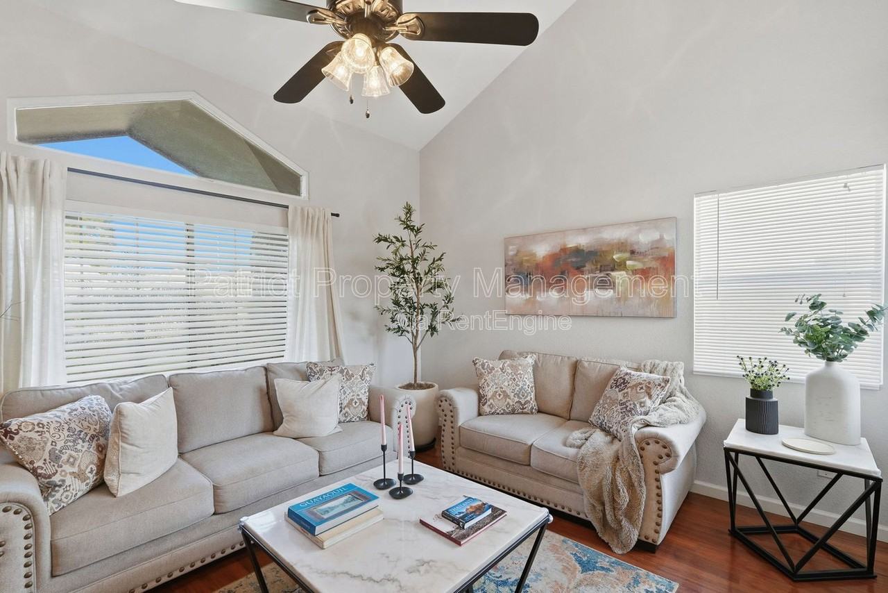 12238 S 45th St - Photo 4 of 36