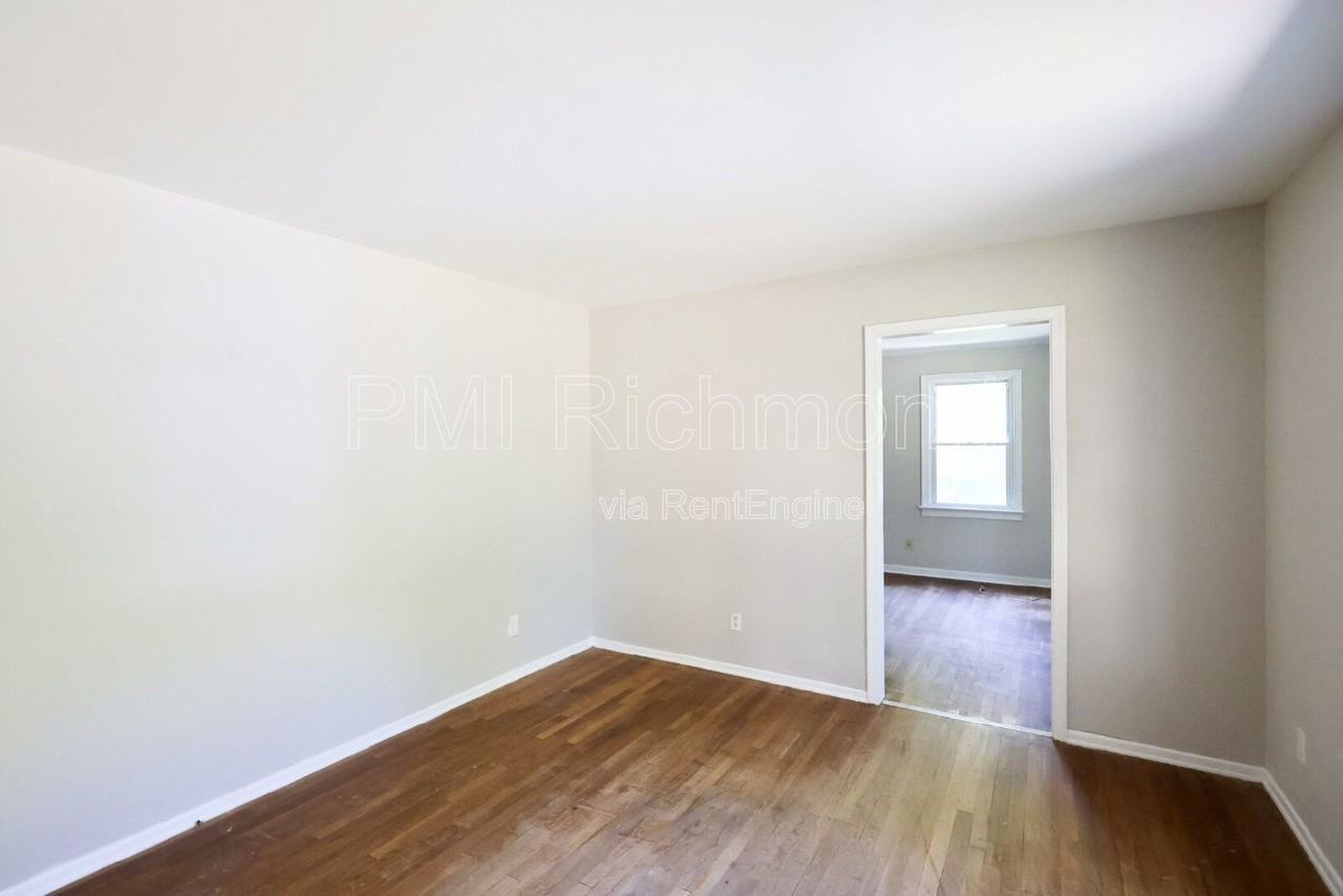 2605 Seacliff Cir - Photo 4 of 25