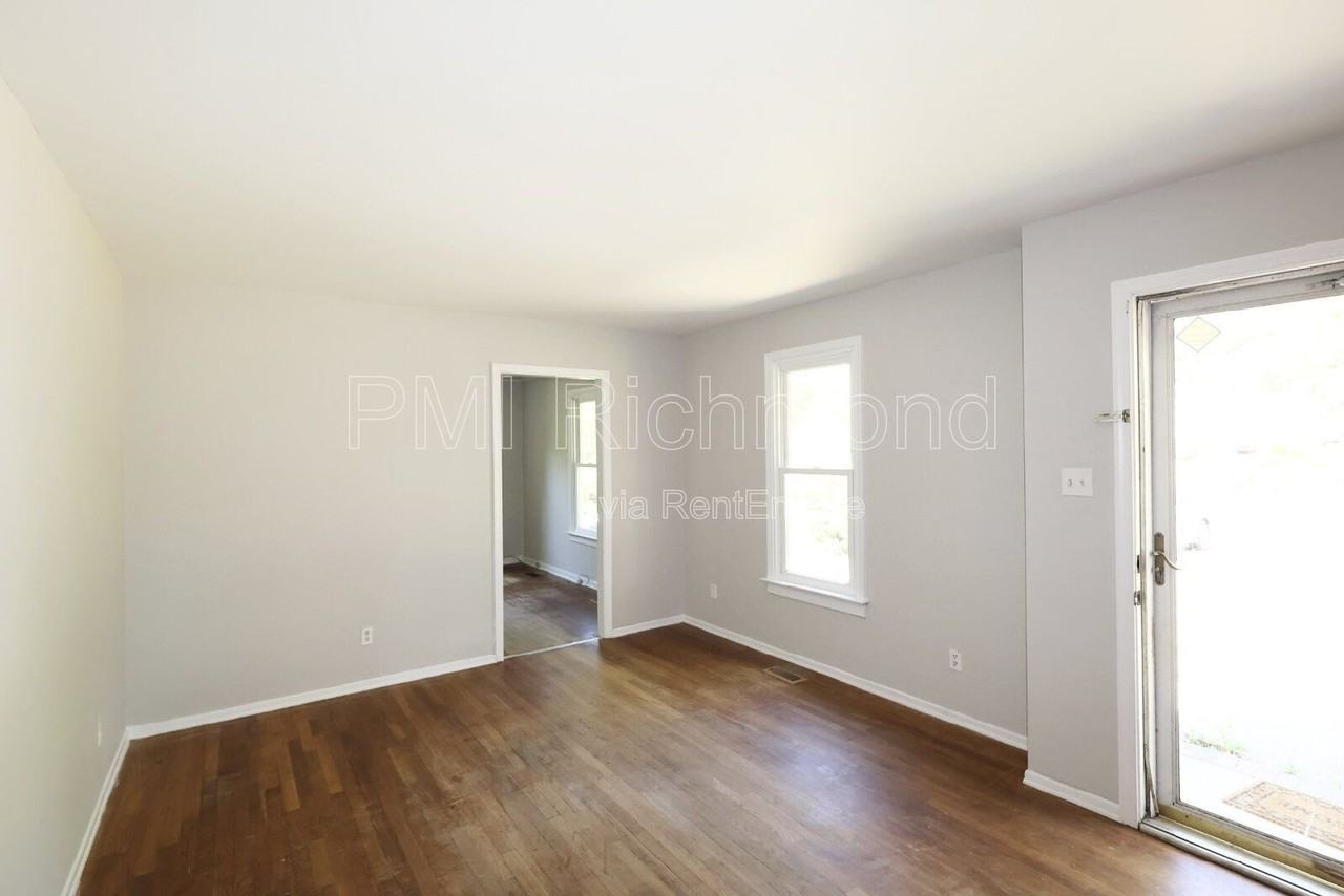 2605 Seacliff Cir - Photo 5 of 25