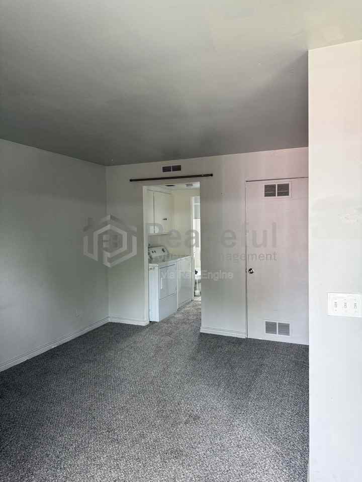 747 S 800 E #7 - Photo 3 of 15