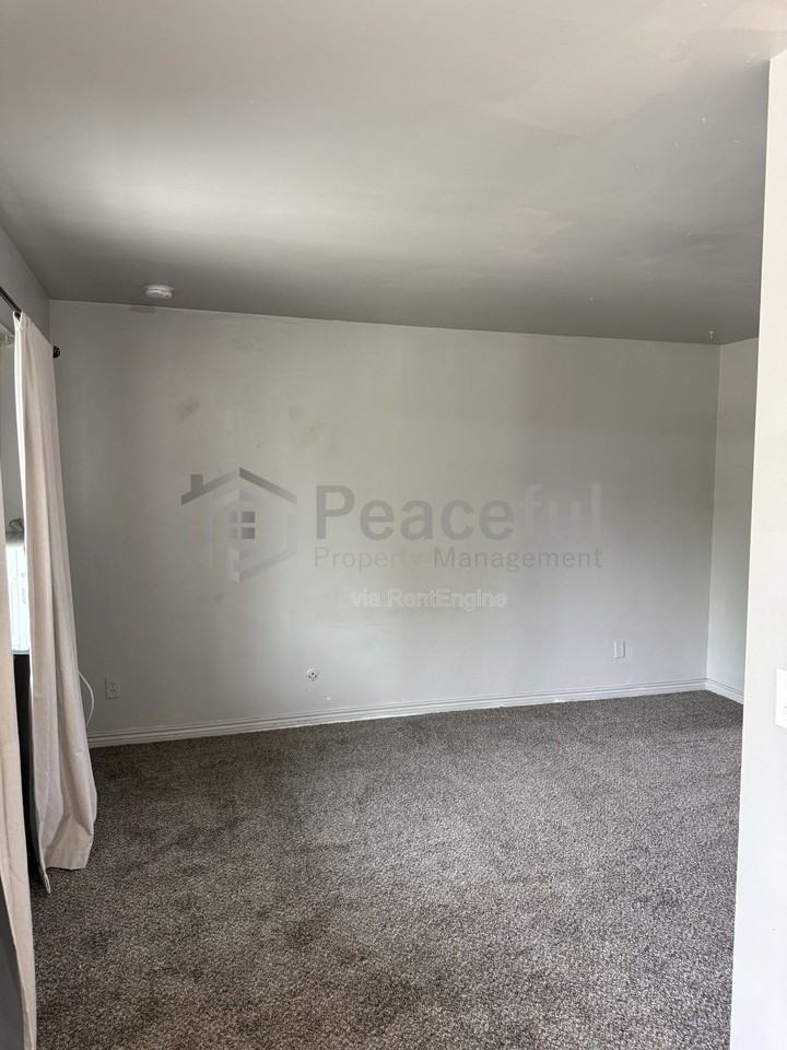 747 S 800 E #7 - Photo 4 of 15