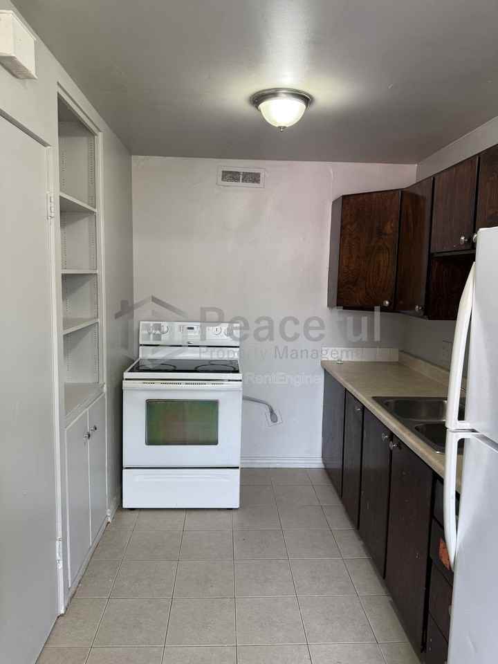 747 S 800 E #7 - Photo 5 of 15