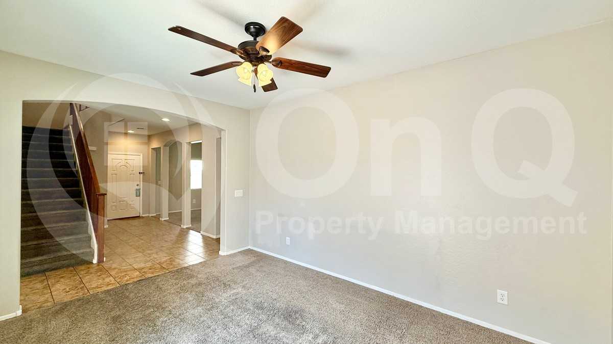 4677 E Laurel Ave - Photo 3 of 28