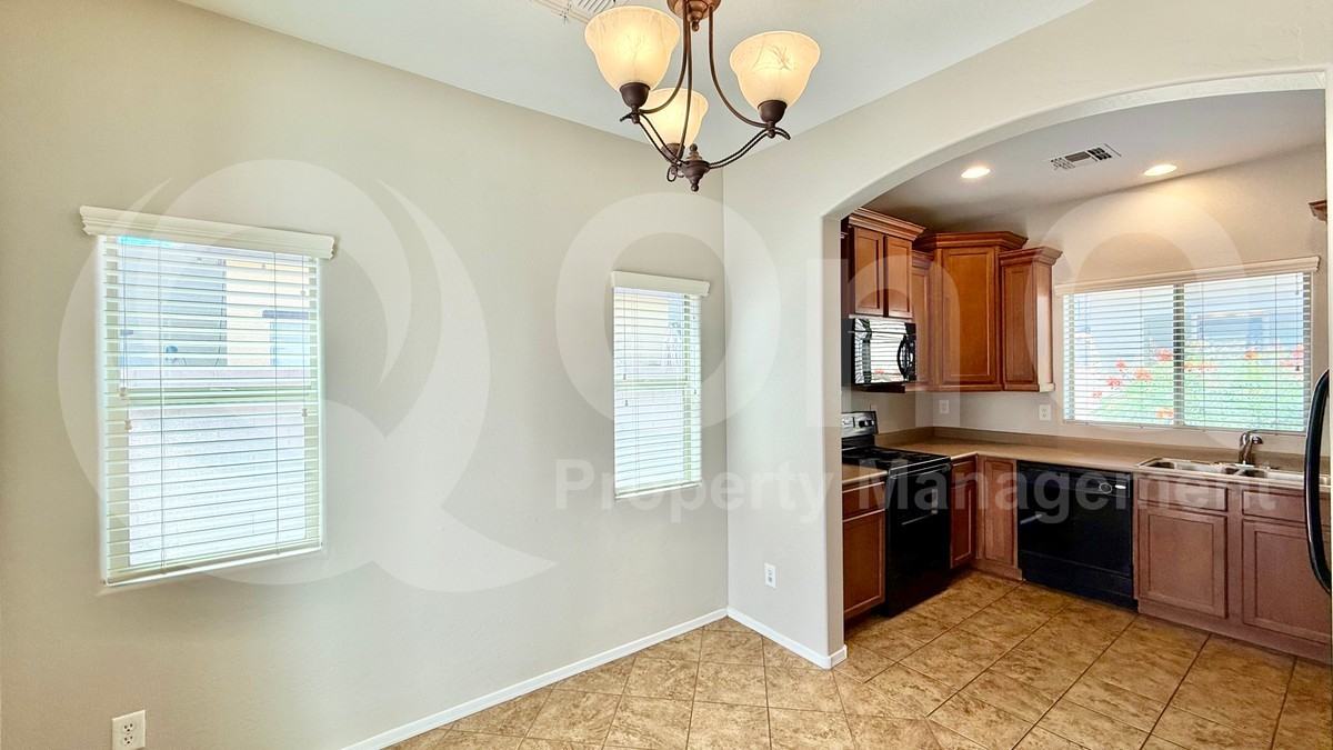 4677 E Laurel Ave - Photo 5 of 28