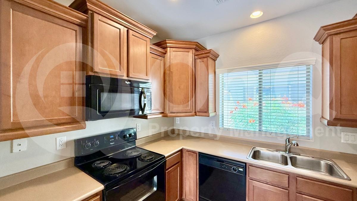 4677 E Laurel Ave - Photo 7 of 28