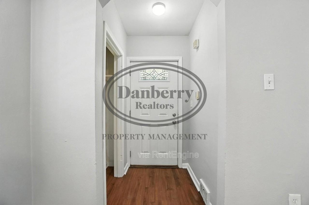 822 Searles Rd #1 - Photo 5 of 50