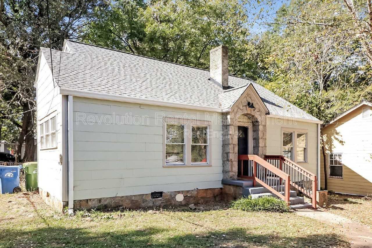 371 Haas Ave Se - Photo 3 of 16