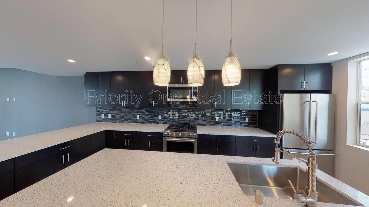 3135 Hugo St - Photo 3 of 23