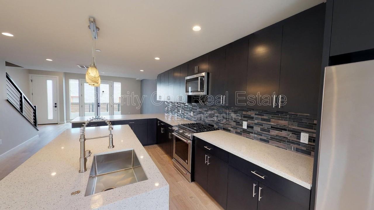 3135 Hugo St - Photo 4 of 23