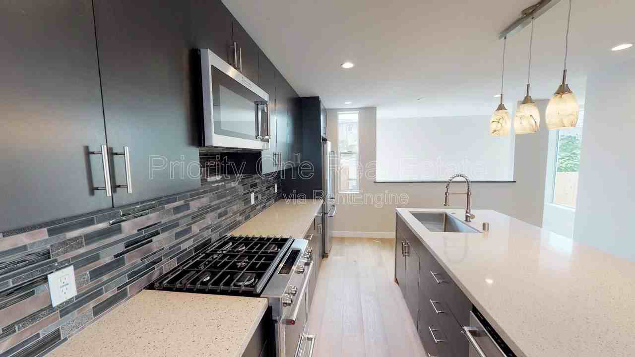 3135 Hugo St - Photo 5 of 23