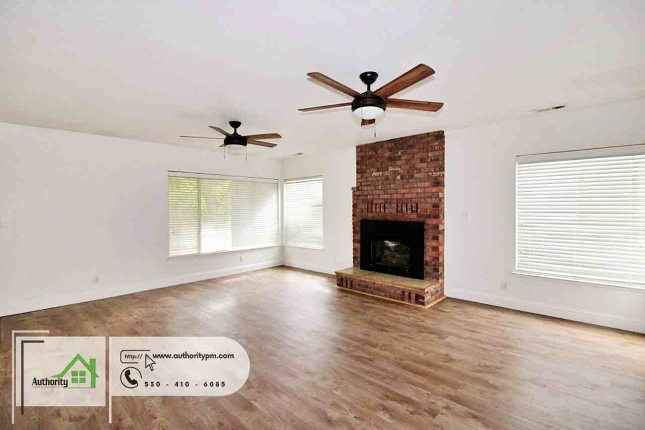 2390 North Dr - Photo 5 of 26