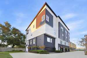 featured image of 2412 Canal St #L