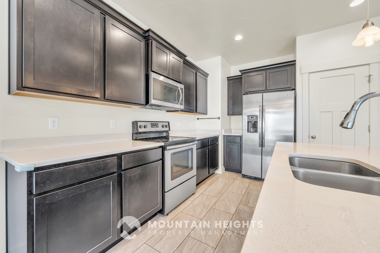 607 E Sawback Ln - Photo 4 of 50