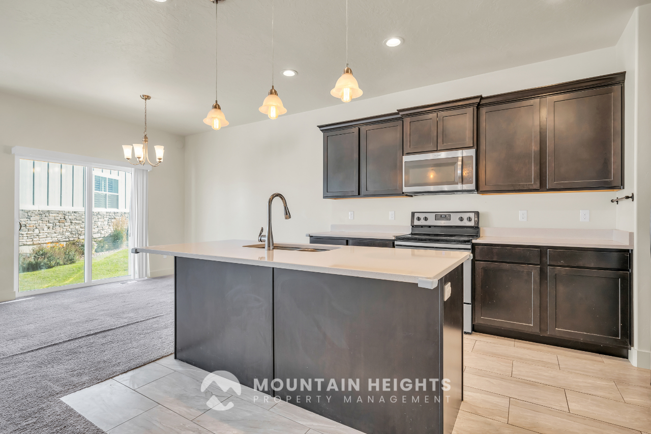 607 E Sawback Ln - Photo 5 of 50