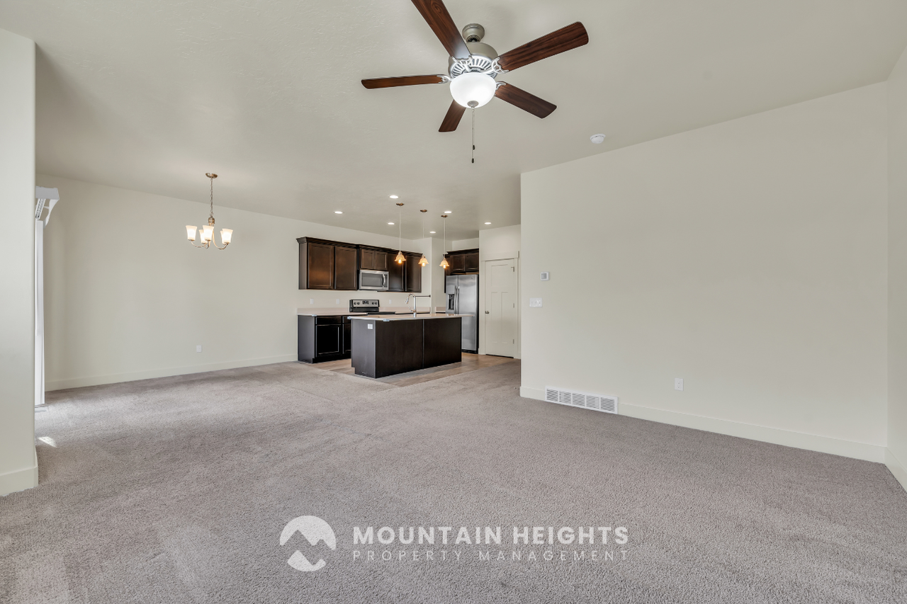 607 E Sawback Ln - Photo 7 of 50