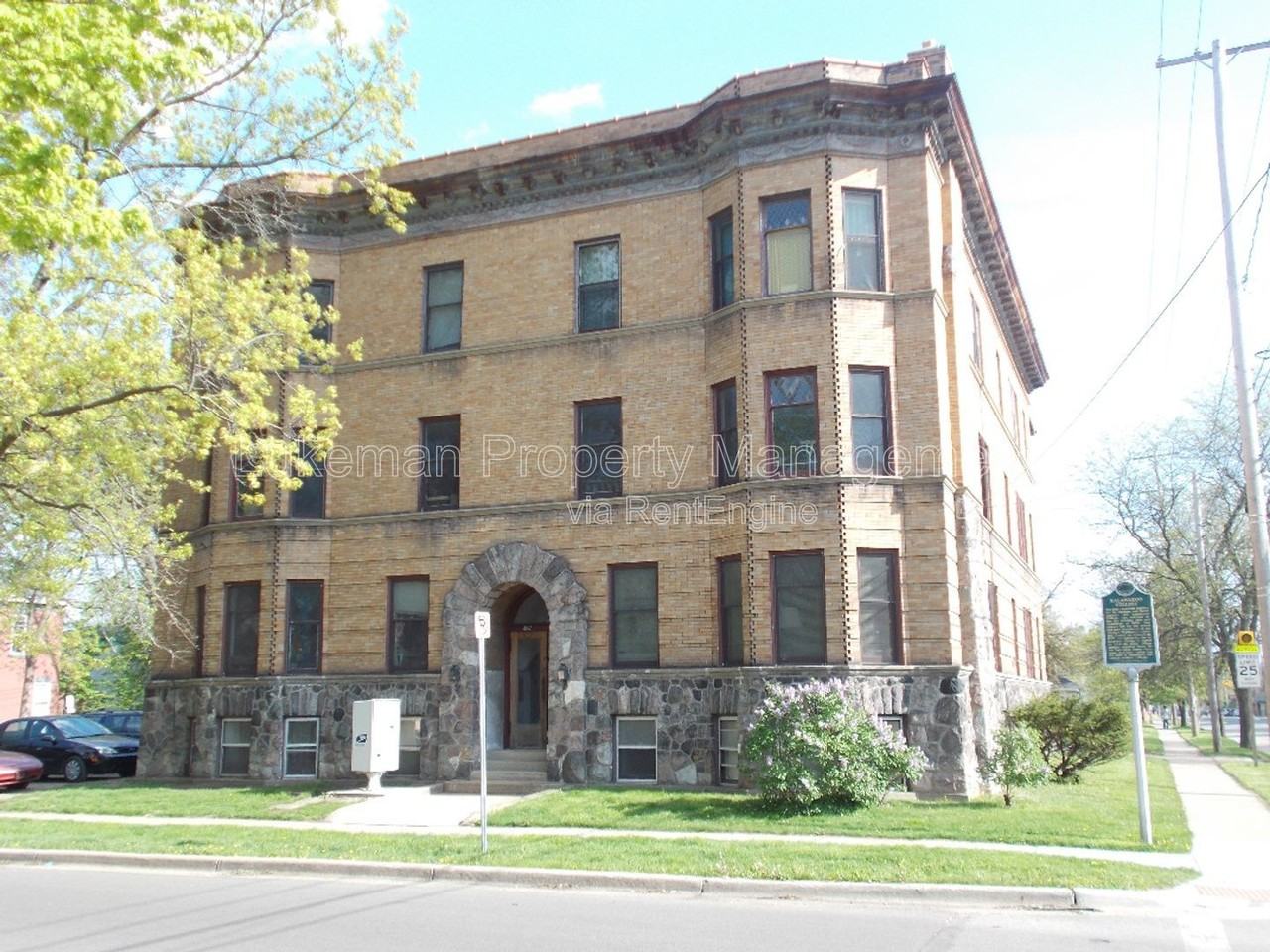 447 W Walnut St #13 - Photo 6 of 9