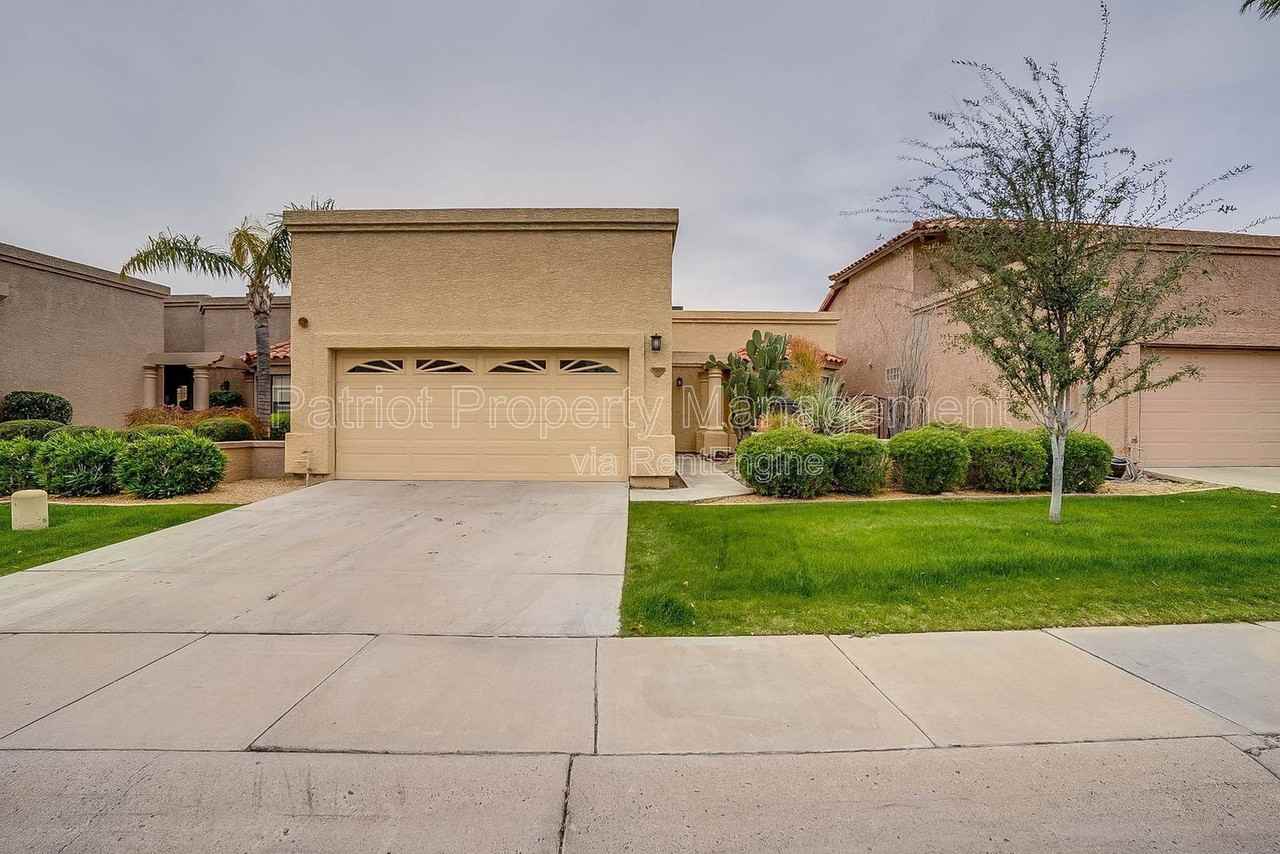 9520 N 105th St - Photo 2 of 46