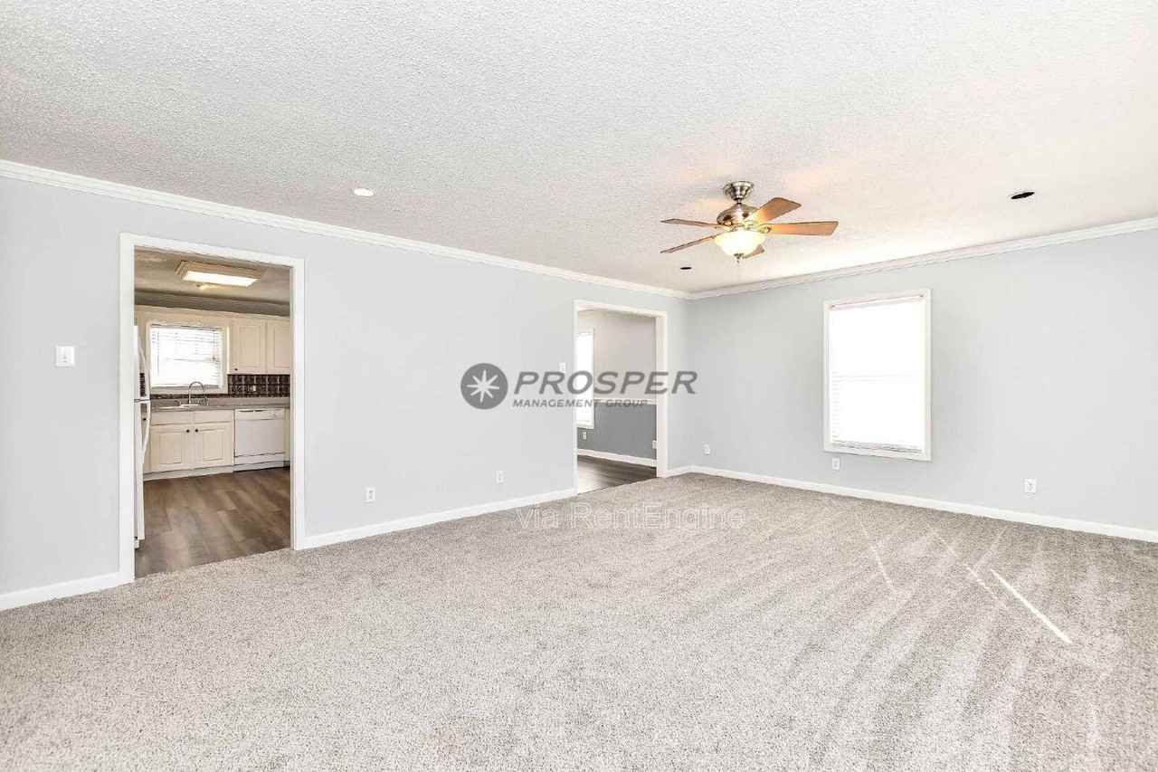 1082 Hampton Rd - Photo 2 of 38