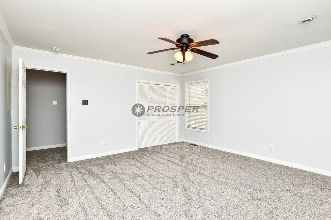 1082 Hampton Rd - Photo 3 of 38