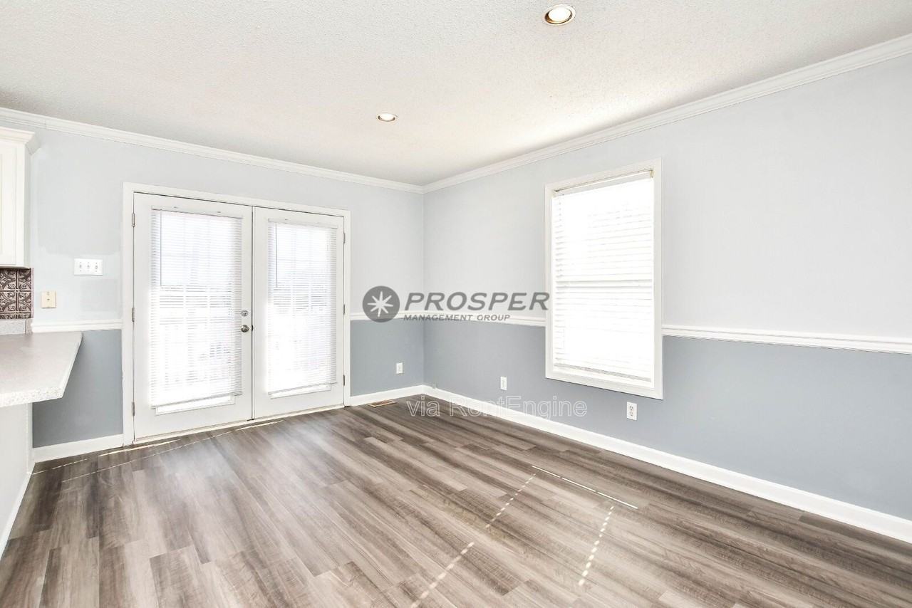 1082 Hampton Rd - Photo 4 of 38