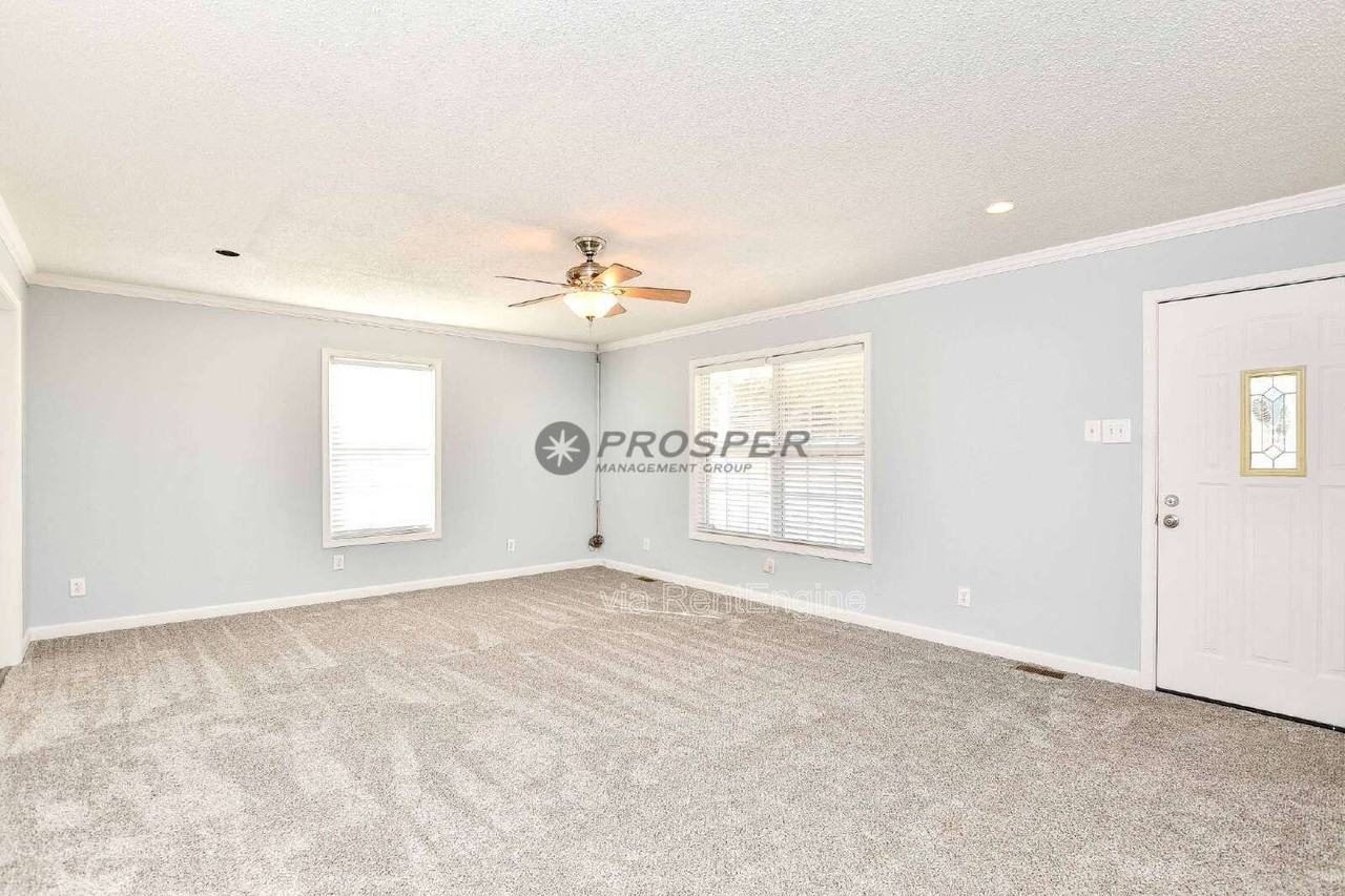 1082 Hampton Rd - Photo 6 of 38