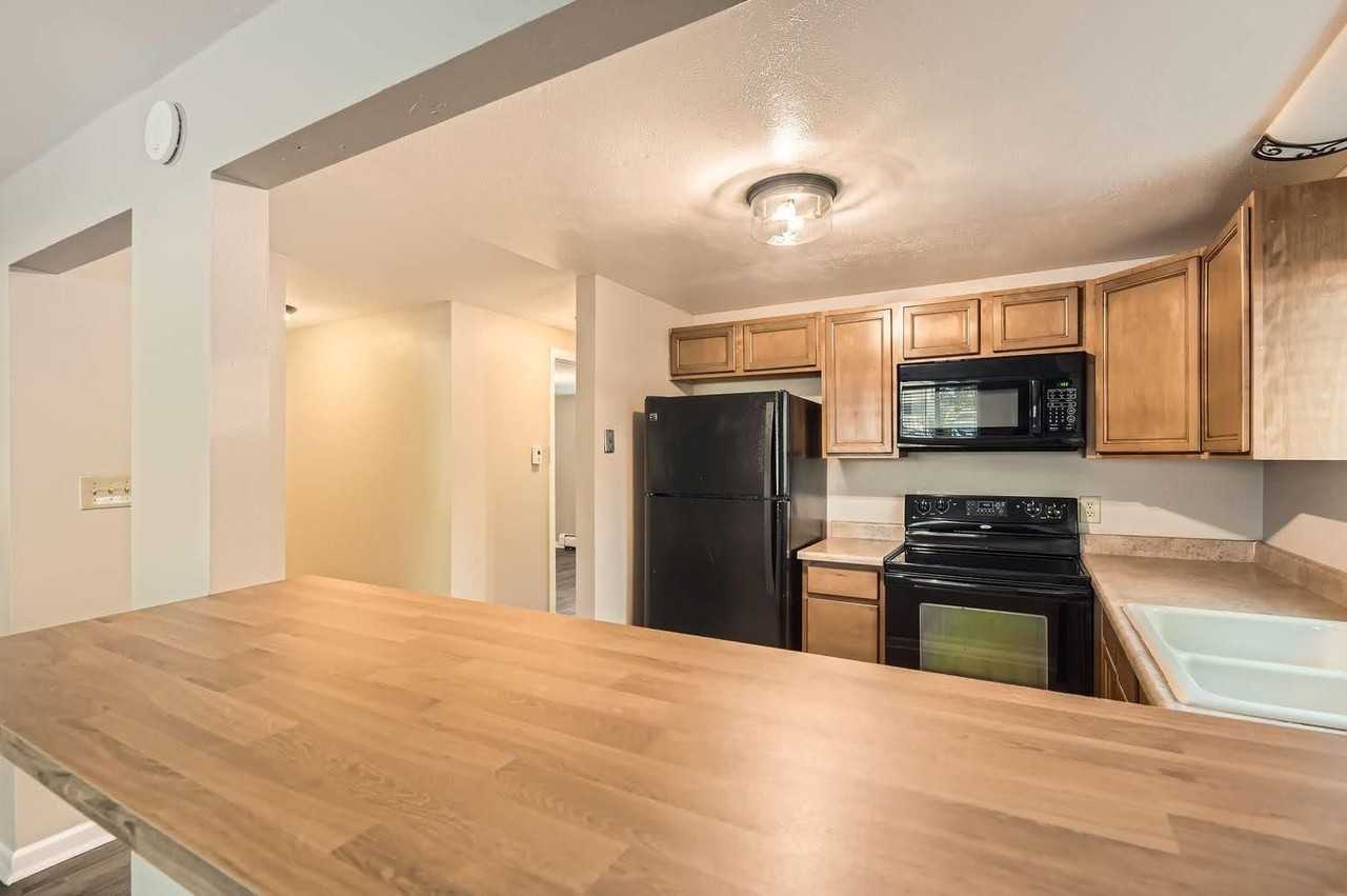 4725 S Acoma St - Photo 2 of 13