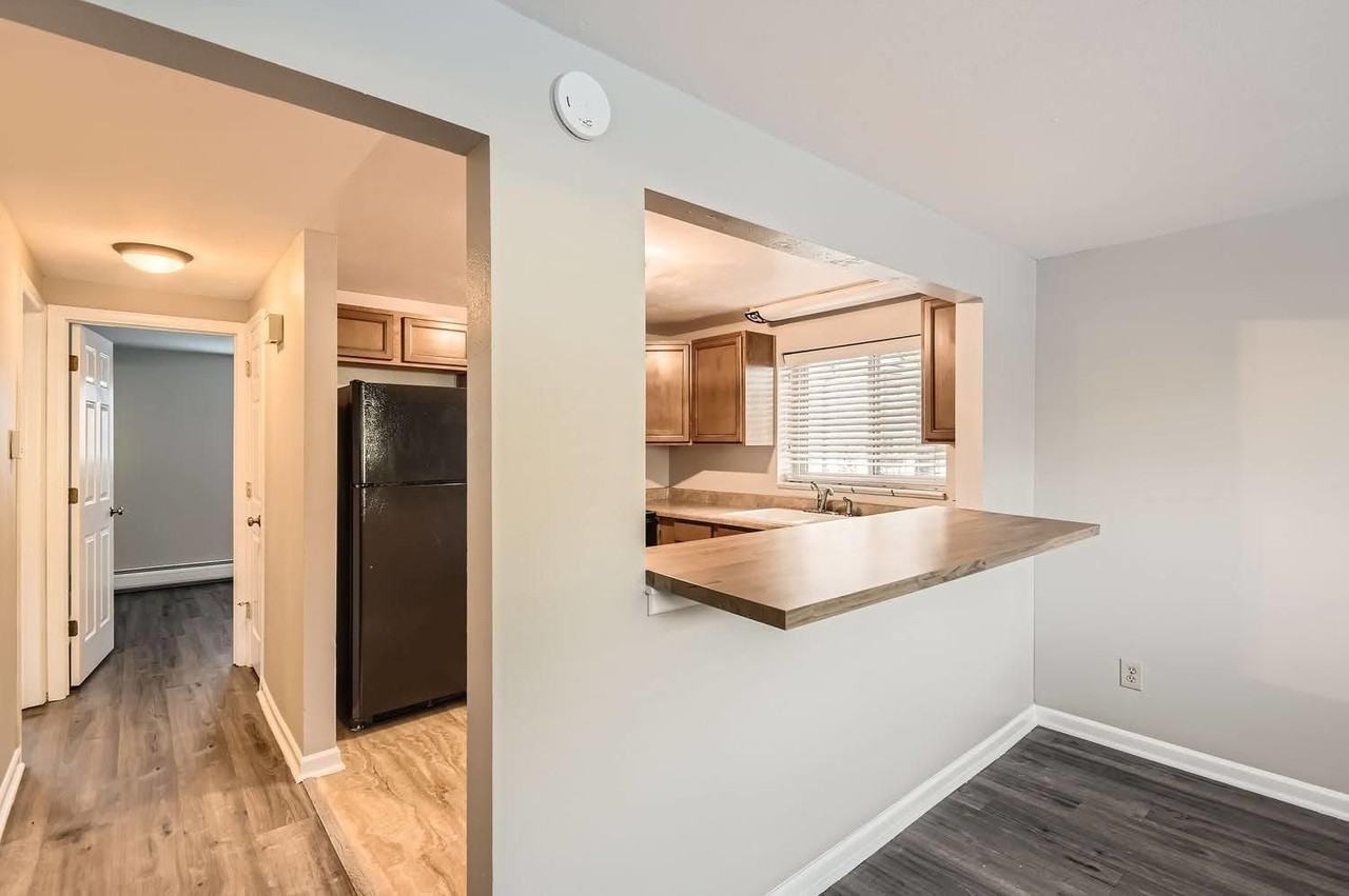 4725 S Acoma St - Photo 3 of 13