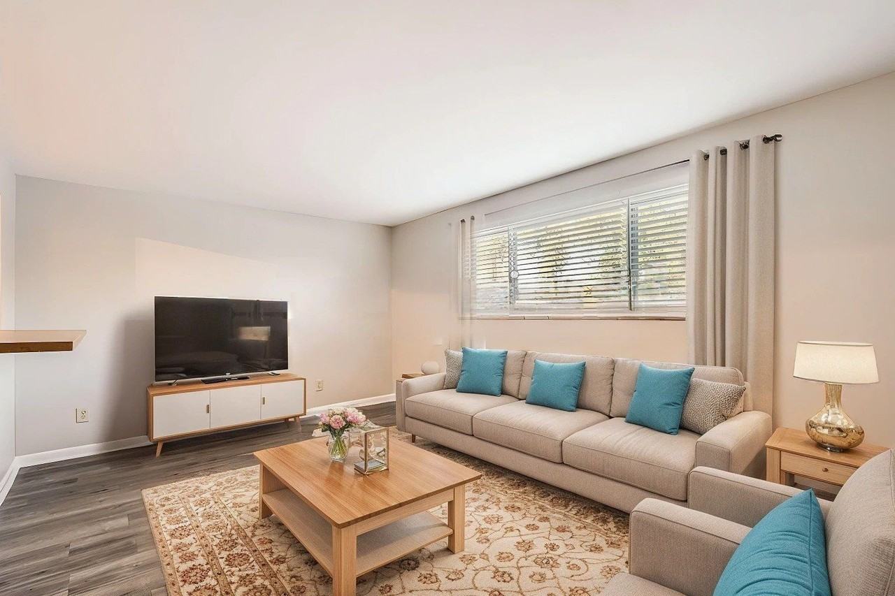 4725 S Acoma St - Photo 5 of 13