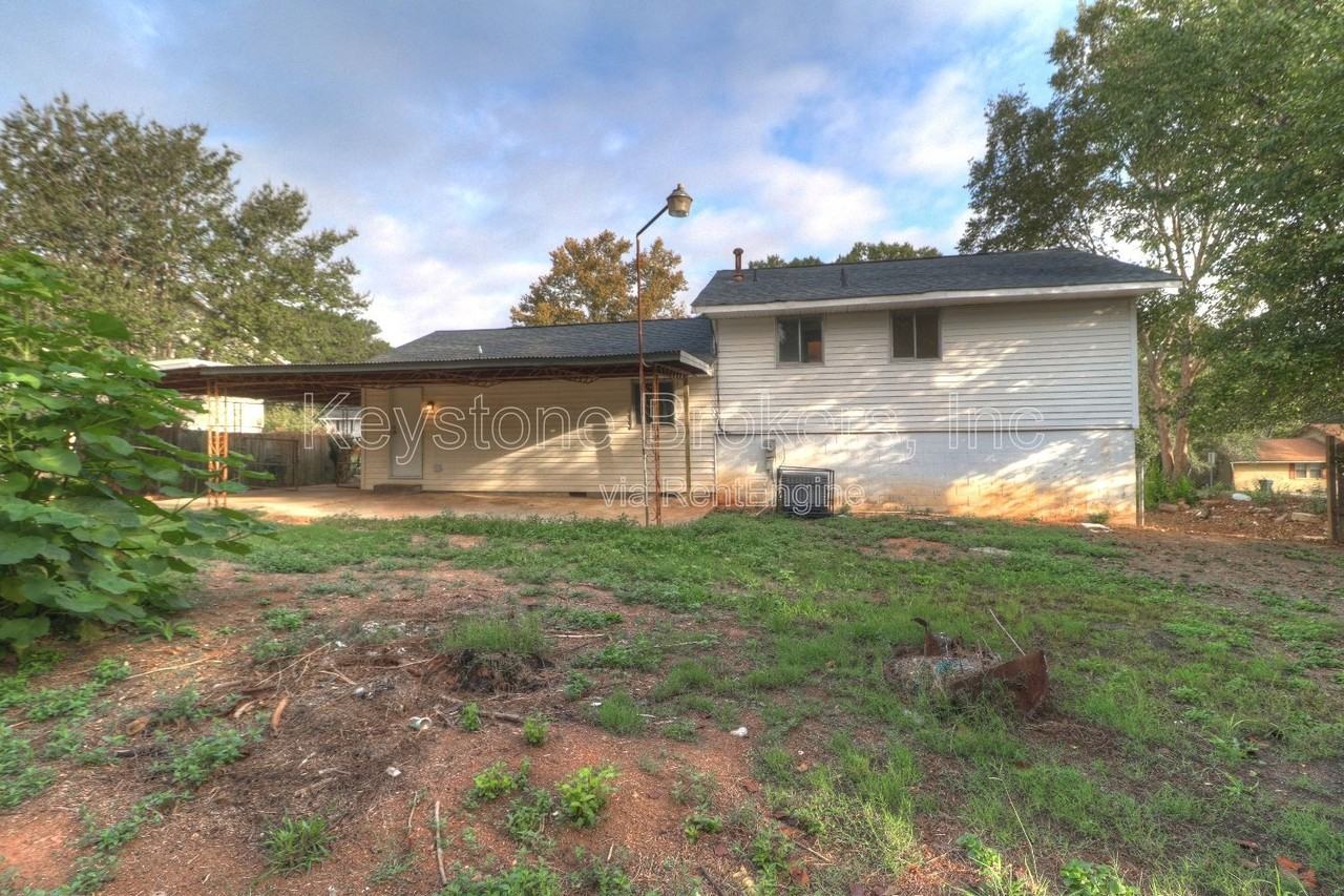 8774 Channing Dr - Photo 3 of 18