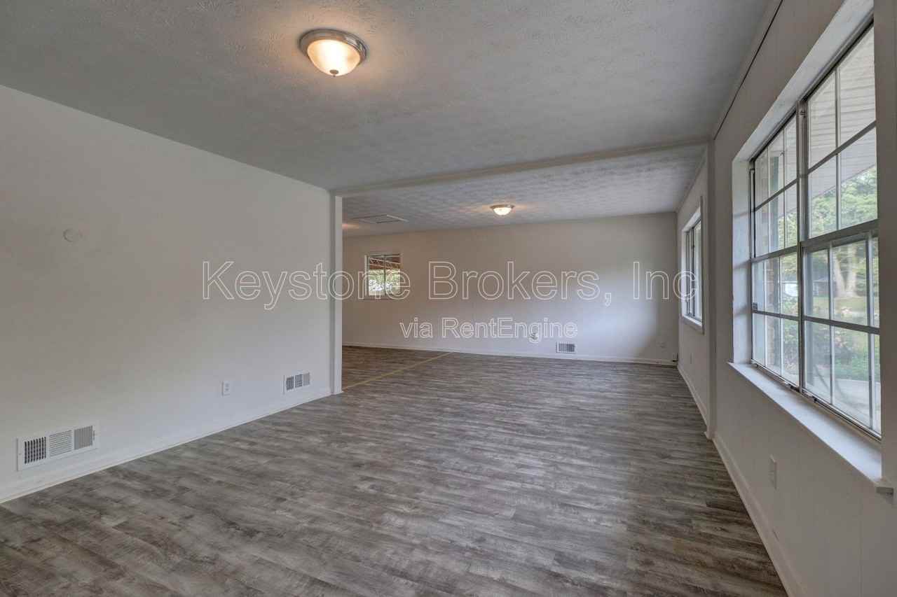 8774 Channing Dr - Photo 4 of 18