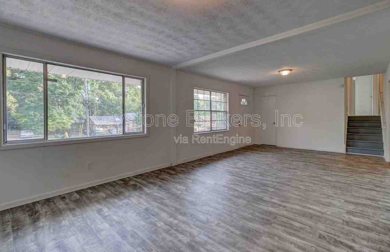 8774 Channing Dr - Photo 5 of 18