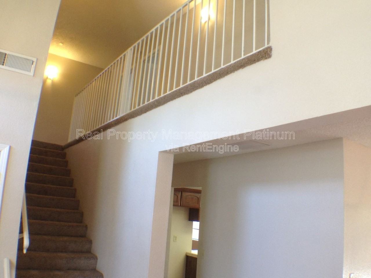 675 N Claremont Ave - Photo 5 of 26