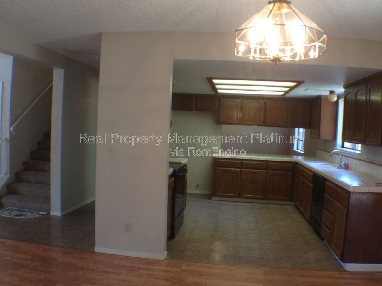 675 N Claremont Ave - Photo 7 of 26