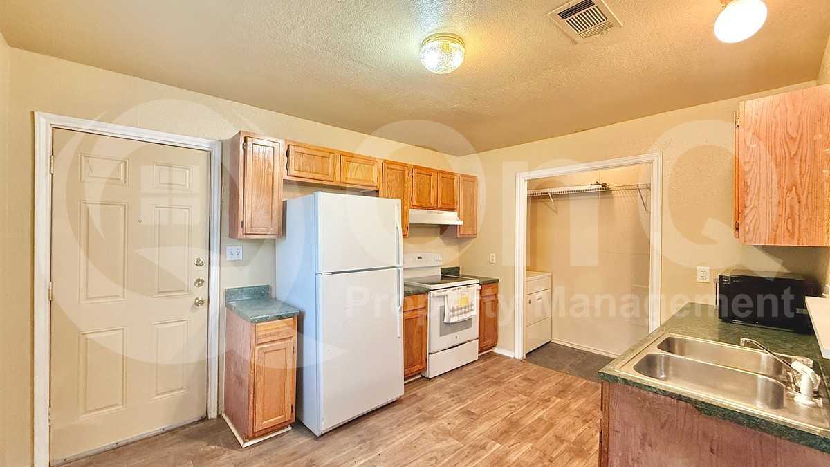 821 Garner Ave #3 - Photo 3 of 15