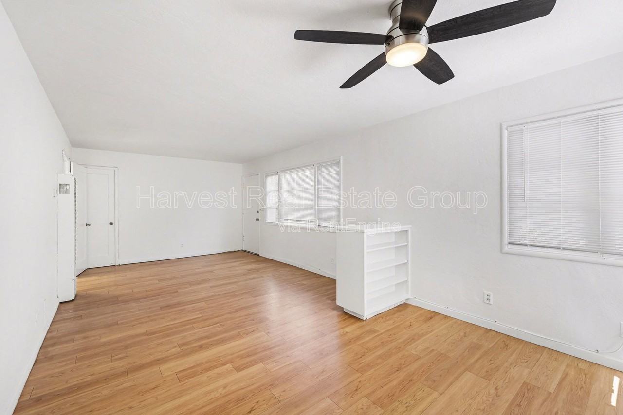 2233 9th St #D - Photo 4 of 12
