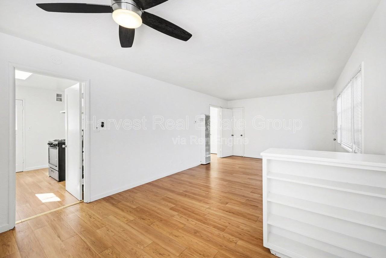 2233 9th St #D - Photo 5 of 12