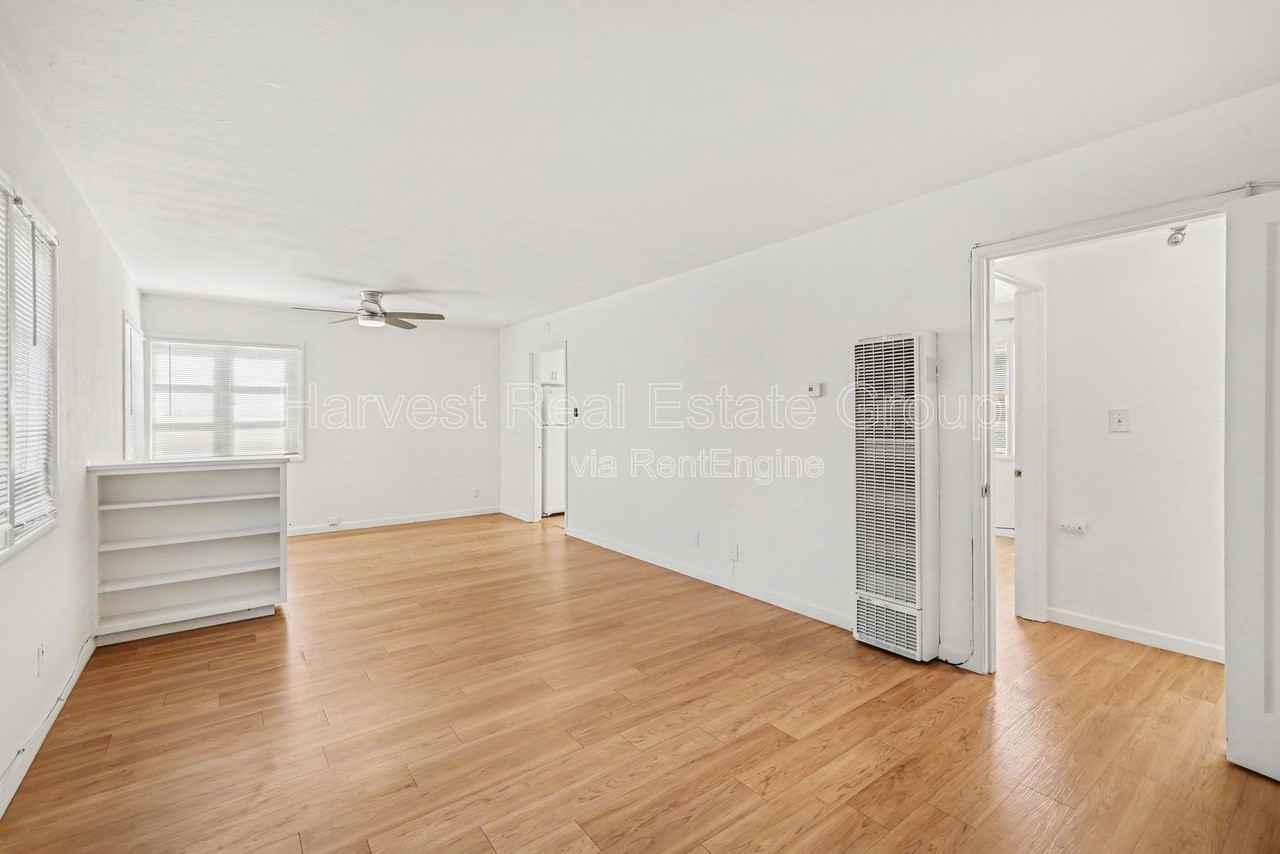 2233 9th St #D - Photo 7 of 12