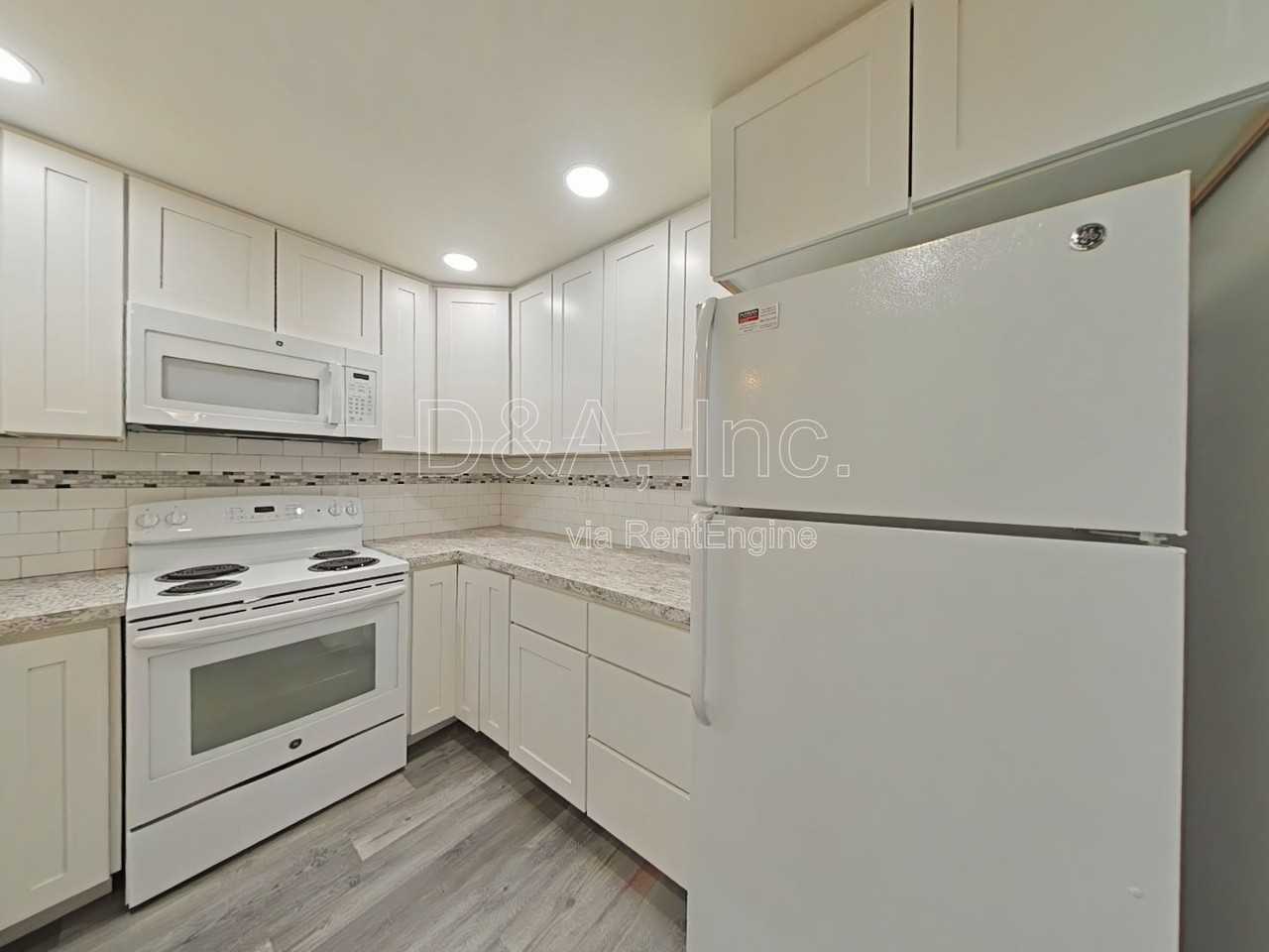 1639 Nw Kings Blvd - Photo 3 of 12