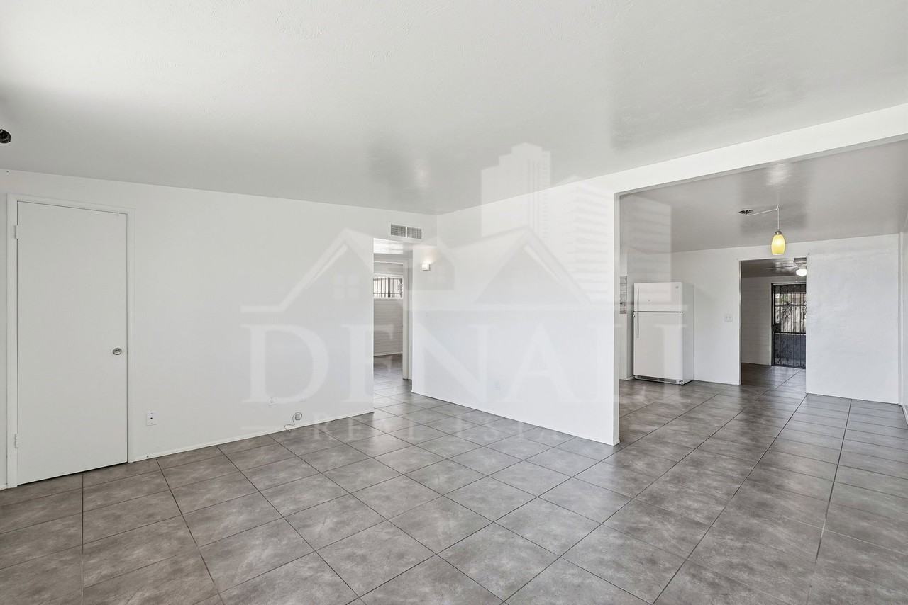 1808 W Caravelle Rd - Photo 6 of 38