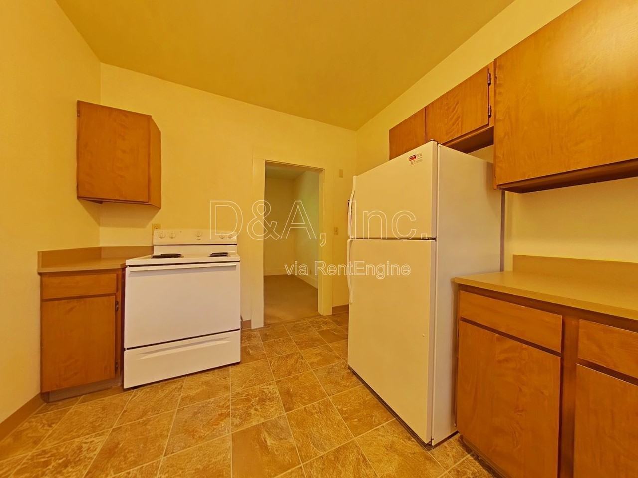 633 Nw 13th St #B - Photo 3 of 9