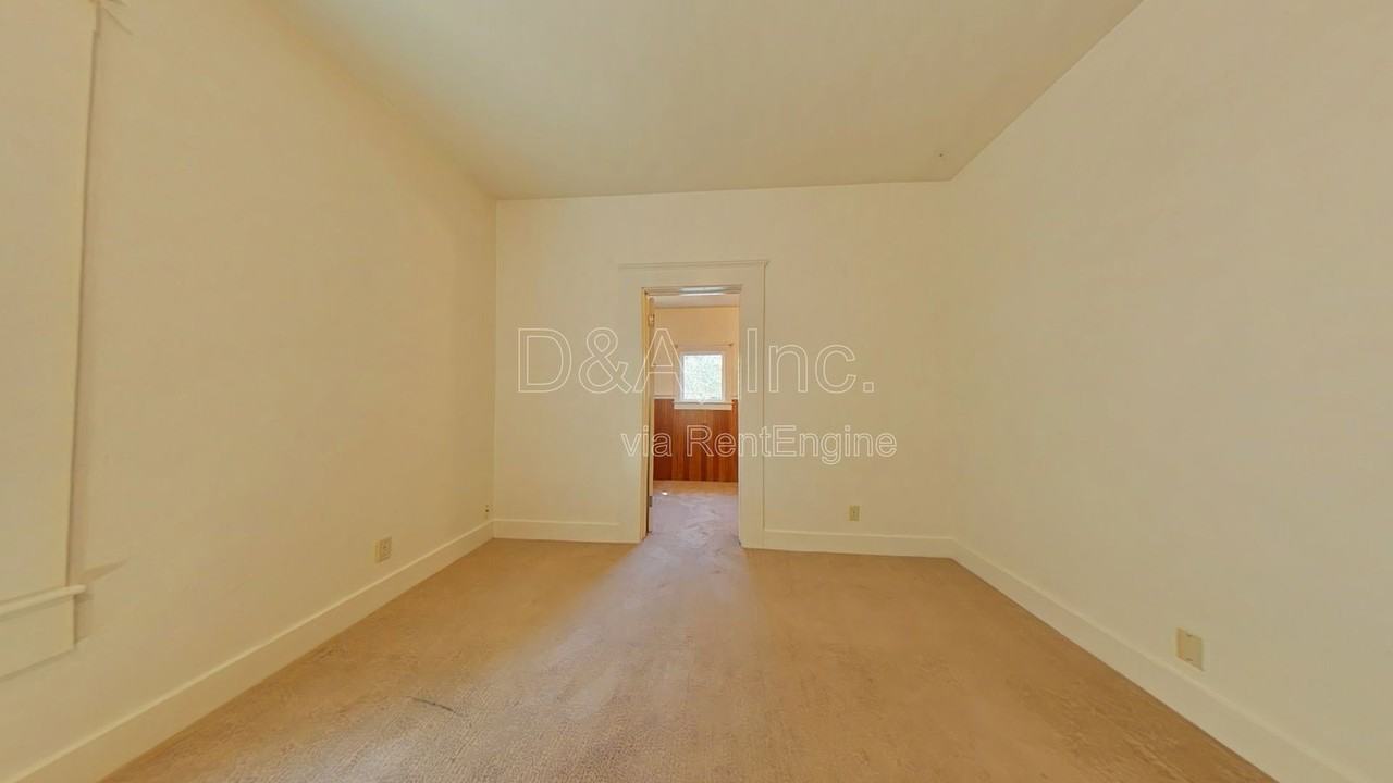 633 Nw 13th St #B - Photo 4 of 9