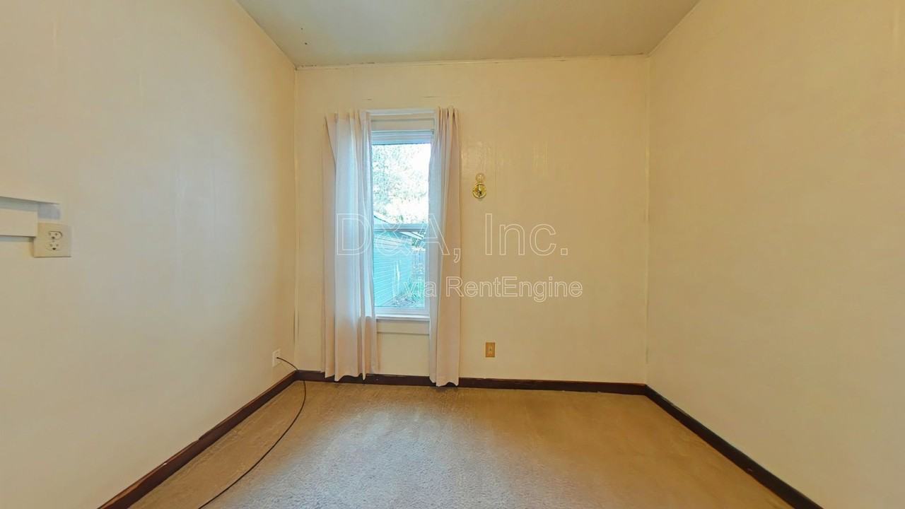 633 Nw 13th St #B - Photo 5 of 9