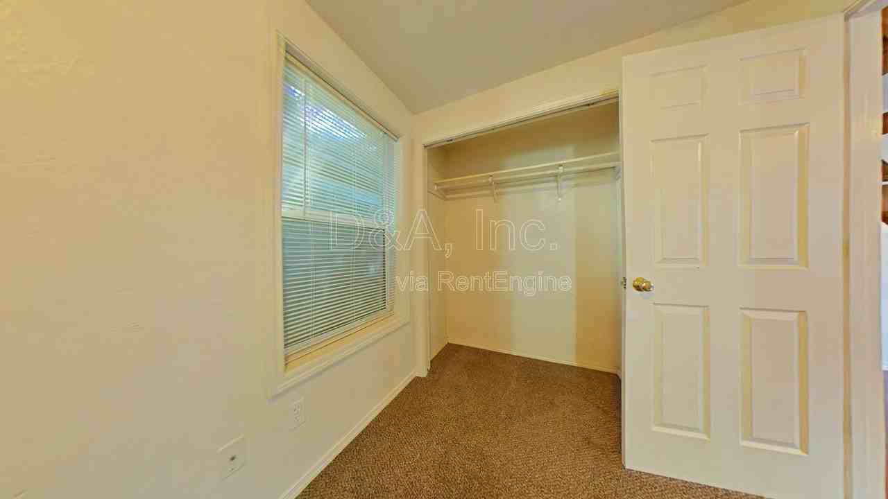 432 Nw 15th St - Photo 5 of 9