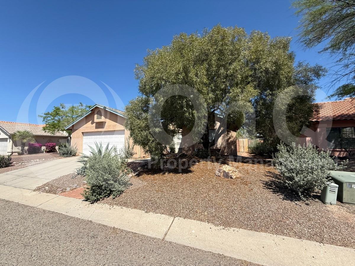 7978 N Supernova Dr - Photo 2 of 21