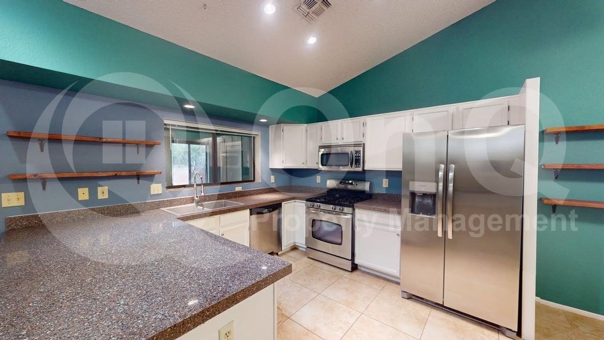 7978 N Supernova Dr - Photo 4 of 21