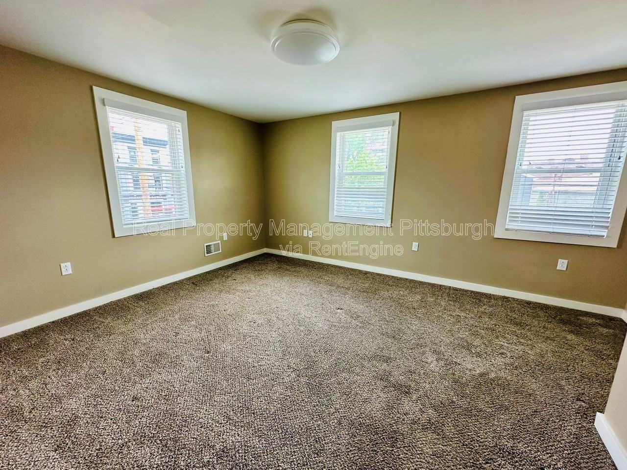 190 49th St - Photo 7 of 14