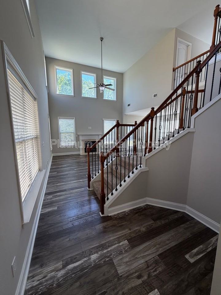 5555 Falls Landing Dr - Photo 5 of 43