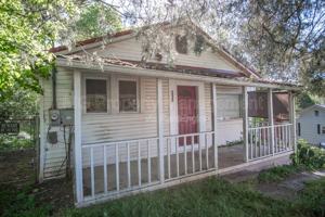 featured image of 210 Barnett Cir