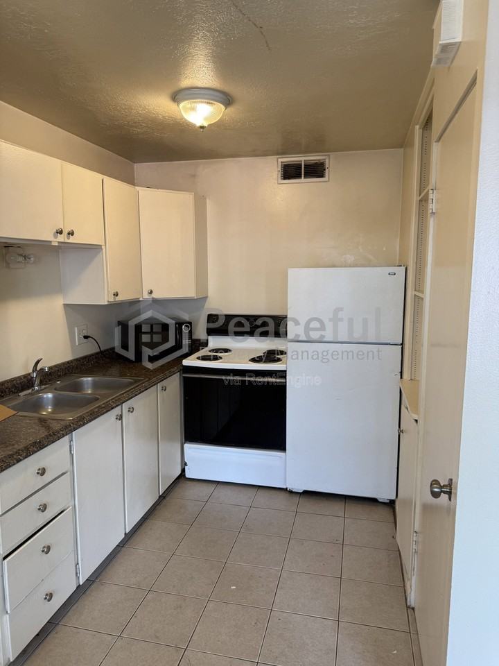 747 S 800 E #8 - Photo 2 of 8