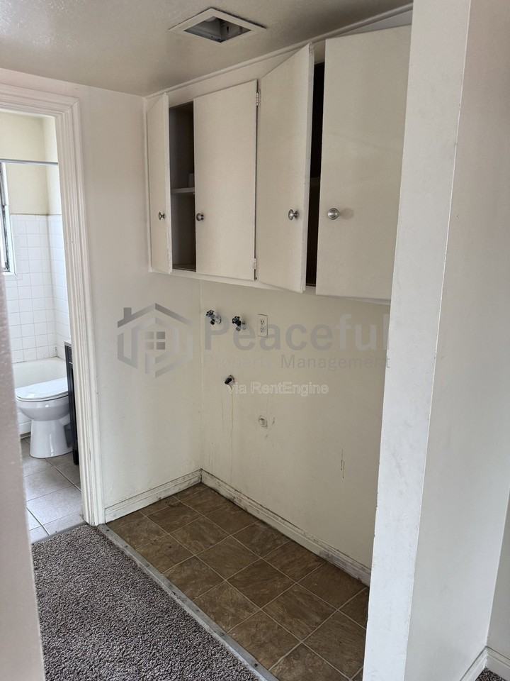 747 S 800 E #8 - Photo 4 of 8